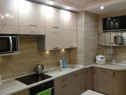 Бежевая кухня. Обои для бежевой кухни