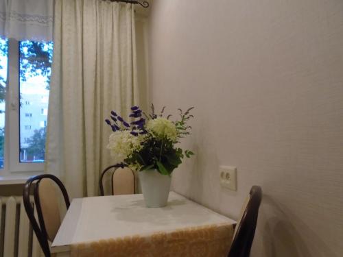 Бежевая кухня. Обои для бежевой кухни