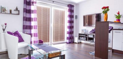 Какие шторы подойдут к светлым обоям и темной мебели. Подбираем шторы к белым обоям: 40 примеров с фото