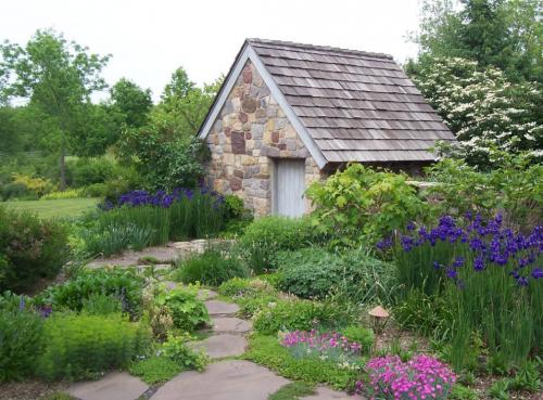 Как сделать садовую дорожку из гальки. Мощение садовой дорожки при помощи камней – укладки булыжников или гальки 05