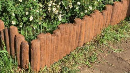 Какие ограждения для клумбы из простых материалов наиболее привлекательны. Заборчик для клумбы своими руками: обзор простых и интересных решений