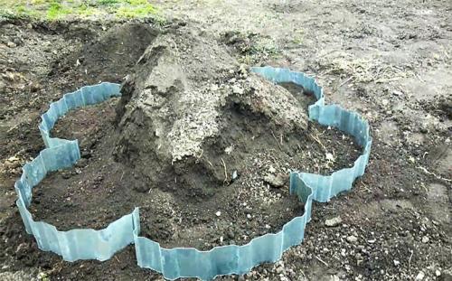 Какие ограждения для клумбы из простых материалов являются наиболее эффективными. Оригинальный заборчик для клумбы, цветника