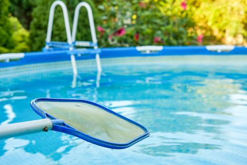Какие особенности сборных и надувных бассейнов могут повлиять на их стоимость