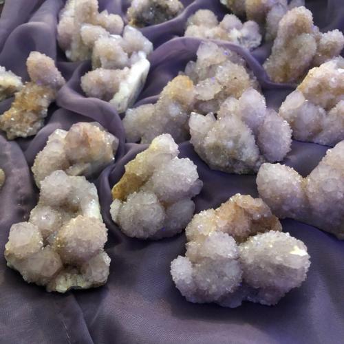 Как галька может влиять на атмосферу в помещении. Какие камни и куда нужно поставить в квартире, чтобы жизнь стала лучше