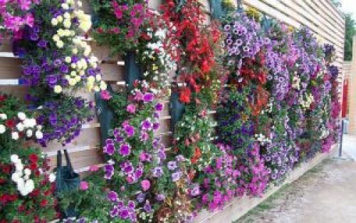 Красивые клумбы на даче. Вертикальные клумбы своими руками