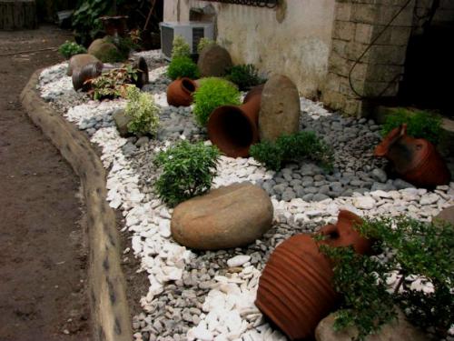 40 оригинальных решений для красивой клумбы с камнем и галькой. Подбираем подходящий камень.