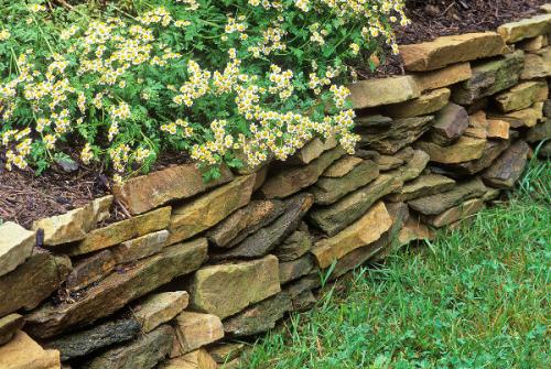 40 оригинальных решений для красивой клумбы с камнем и галькой. Подбираем подходящий камень.