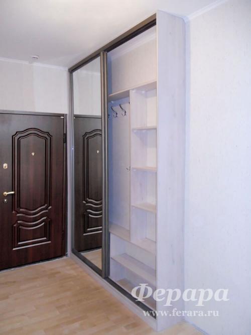 Миссия шкафа-купе в прихожих скромной площади. Маленькая прихожая или её отсутствие 08