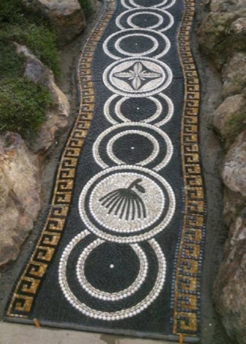 Преимущества дорожек из гальки. Какой природный камень лучше использовать для дорожек 17