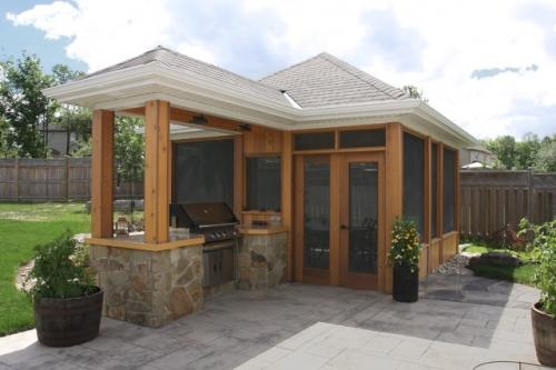 Закрытая беседка с мангалом своими руками. Особенности беседок с мангалом