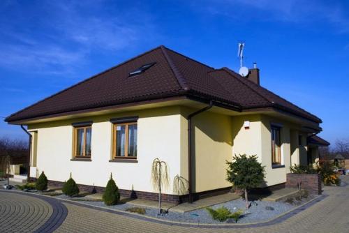 Чем дешево обшить дом снаружи. Виниловый сайдинг 09