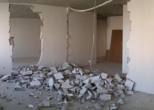 Нужно ли разрешение на снос стены между комнатами. Незаконная перепланировка № 2 Демонтаж или перенос несущих стен и конструкций 03