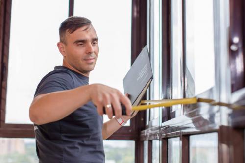 Как выбрать подходящие окна для замены зимой