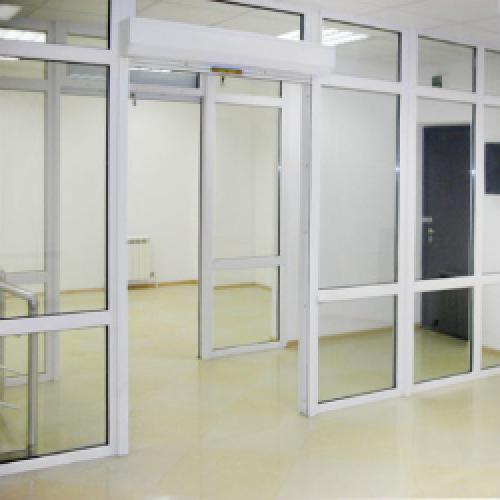 Пластиковые перегородки в Москве. Формы пластиковых перегородок для зонирования 12