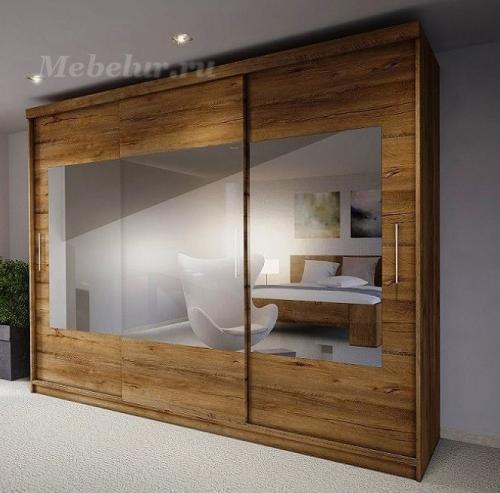 Трехстворчатый шкаф-купе в прихожую. Особенности