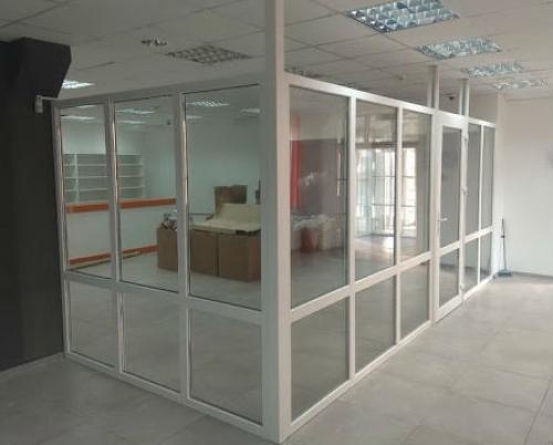 Пластиковые перегородки в Москве. Формы пластиковых перегородок для зонирования 09