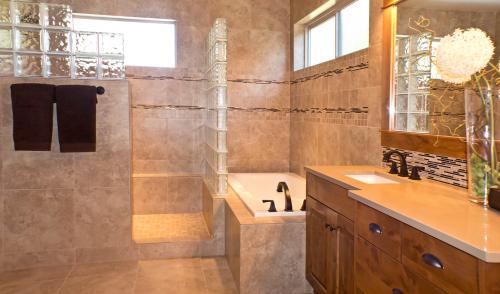 Пластиковые перегородки для душа. Пластиковые душевые перегородки