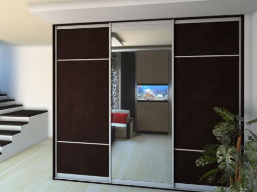 Трехстворчатый шкаф-купе в прихожую. Особенности