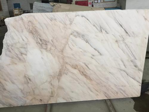 Какие материалы наиболее популярны для отделки фасада деревянного дома