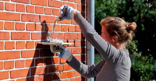 Какие материалы наиболее популярны для отделки фасада деревянного дома