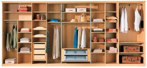 Внутреннее наполнение шкафа-купе в прихожей. Какие особенности во внутреннем наполнении шкафа в прихожей? 19