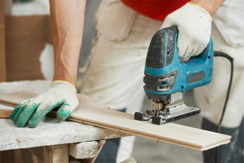 Какие инструменты необходимы для выпиливания узоров на дереве с помощью электролобзика. 2. Применение электролобзика