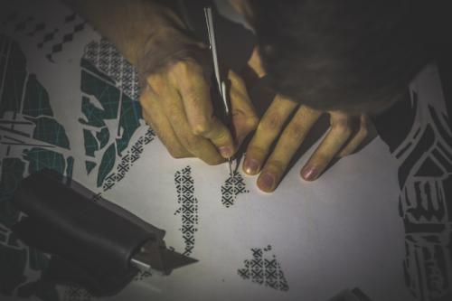 Какие ошибки могут быть сделаны при работе с трафаретами для выпиливания лобзиком