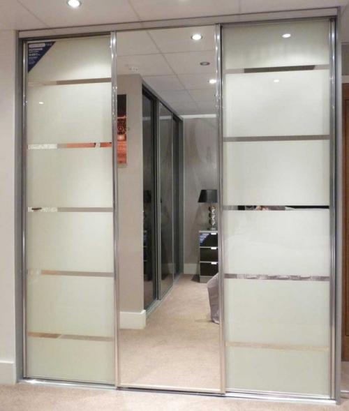 Узкий шкаф с зеркалом в прихожую. Виды зеркальных шкафов