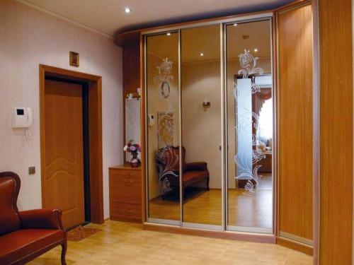 Встроенный шкаф в прихожую — 100 фото примеров современного дизайна и идей размещения