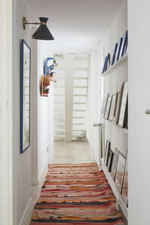 Вместительная прихожая для маленького коридора. Минимализм