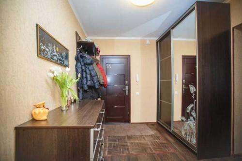 Встроенный шкаф в прихожую — 100 фото примеров современного дизайна и идей размещения