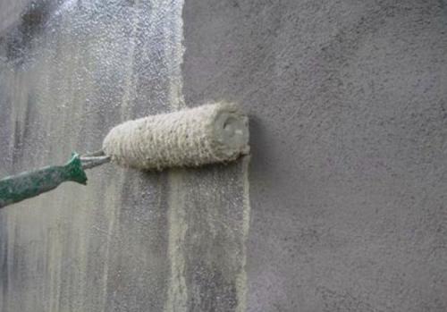 Нужно ли грунтовать цементную штукатурку перед шпаклевкой. Грунтовка стены после штукатурки перед шпаклевкой – зачем нужна, советы и рекомендации по применению