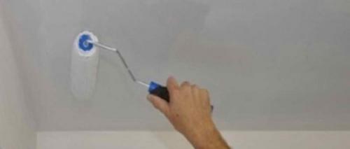 Нужно ли грунтовать потолок перед финишной шпаклевкой. Как грунтовать потолок перед шпаклевкой