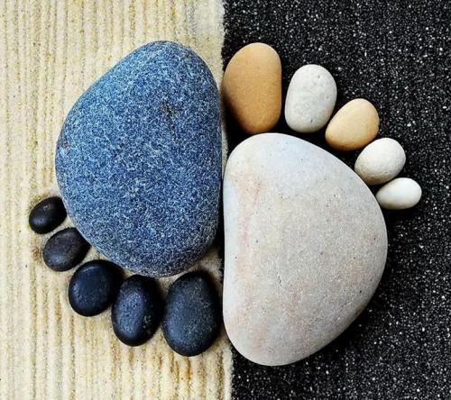 Морская и речная галька в дизайне интерьера. Морская галька в интерьере ванной комнаты 09