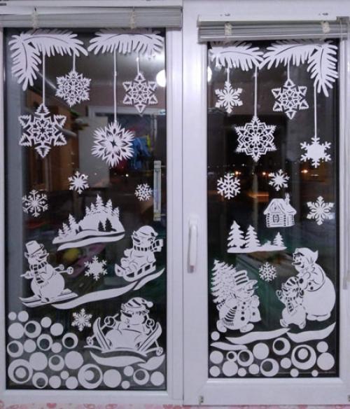 Как украсить окна на Новый год. Декор окон на Новый год: чем можно украсить