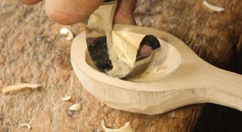 Мастерство в деталях: искусство контурной резьбы по фанере лобзиком 11