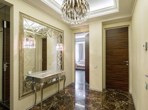 Как правильно повесить зеркало в прихожей. Вешаем зеркало в прихожей по фен-шую