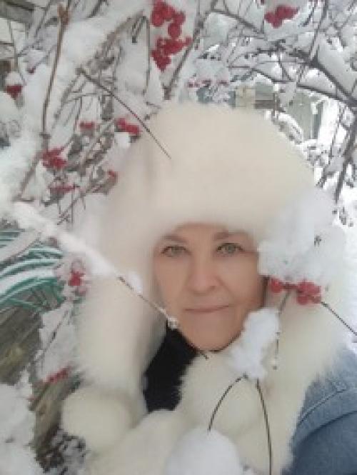 Вазы из стеклянных бутылок: декор, роспись и обрезка 35