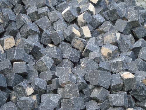 Камни для ландшафтного дизайна: советы по выбору, популярные виды и особенности применения 20