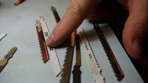 Какие инструменты необходимы для выпиливания из фанеры лобзиком