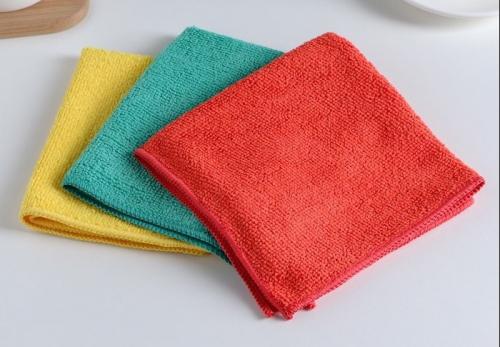 Можно ли использовать солнцезащитные средства для лакированной мебели. Правильный уход для глянцевой мебели