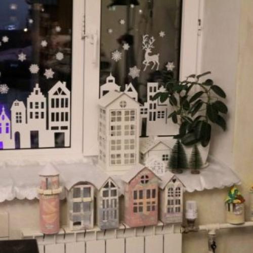 Как можно украсить подоконник своими руками. Декор подоконника: идеи декора подоконника с мастер-классами от дизайнеров. Идеи украшения подоконника + схемы техник создания декора (150 фото) 25