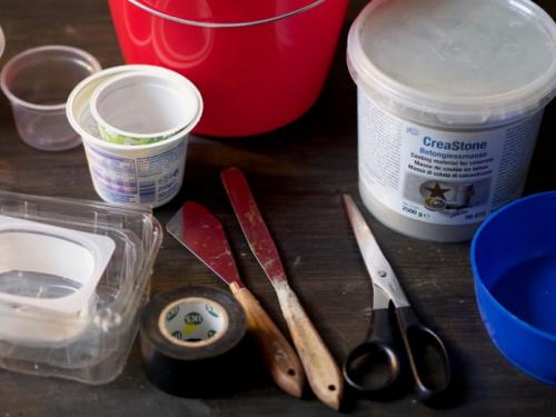 Вазоны для цветов из бутылок своими руками. Кашпо из пластиковых бутылок 29