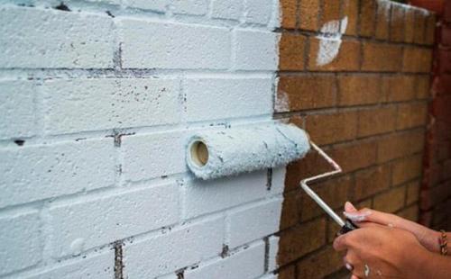 Как избежать растрескивания краски на кирпичной стене. Какие хитрости нужно знать о покраске кирпича, чтобы краска не облезла