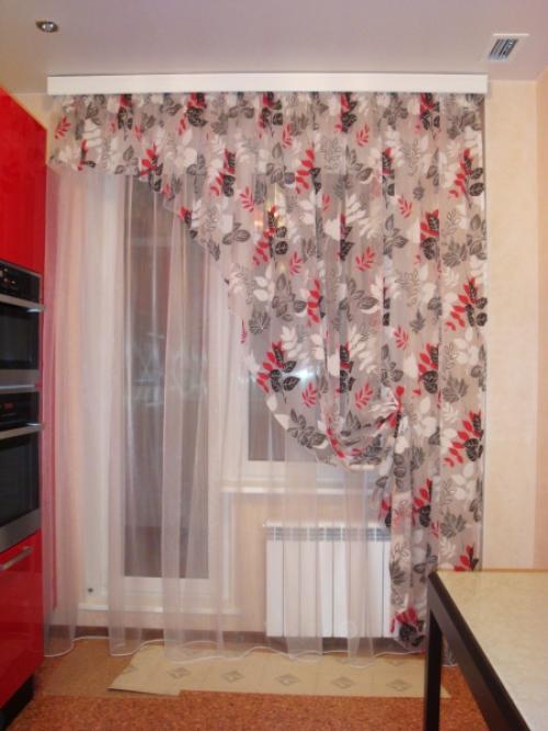 Как выбрать оптимальную длину и ширину штор для кухни с балконом. Шторы на кухню с балконной дверью