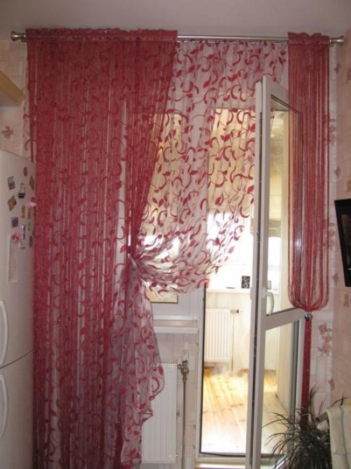 Как выбрать оптимальную длину и ширину штор для кухни с балконом. Шторы на кухню с балконной дверью