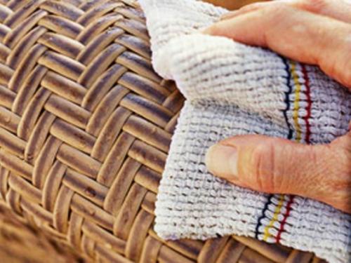 Как правильно чистить различные виды покрытий на мебели. Уход за неполированной и матовой мебелью в домашних условиях