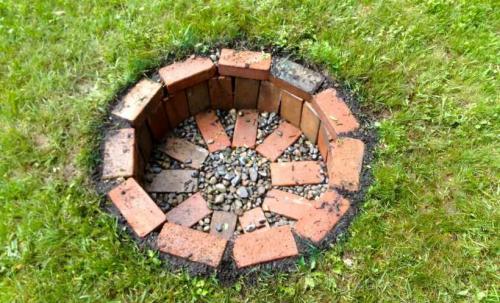 Клумбы из камня и кирпича. Клумбы из кирпича: оригинальные постройки кирпичных клумб. Инструкции и схемы по сооружению своими руками (фото + видео)