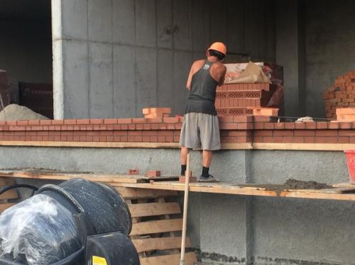 Как готовить кирпичную стену к отделочным работам. С чего начинается любая облицовочная кладка.