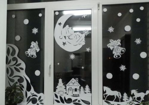 Украшение окон к Новому 2023 году. Украшения на окна из бумаги к Новому году 2023. Трафареты и шаблоны новогодних украшений